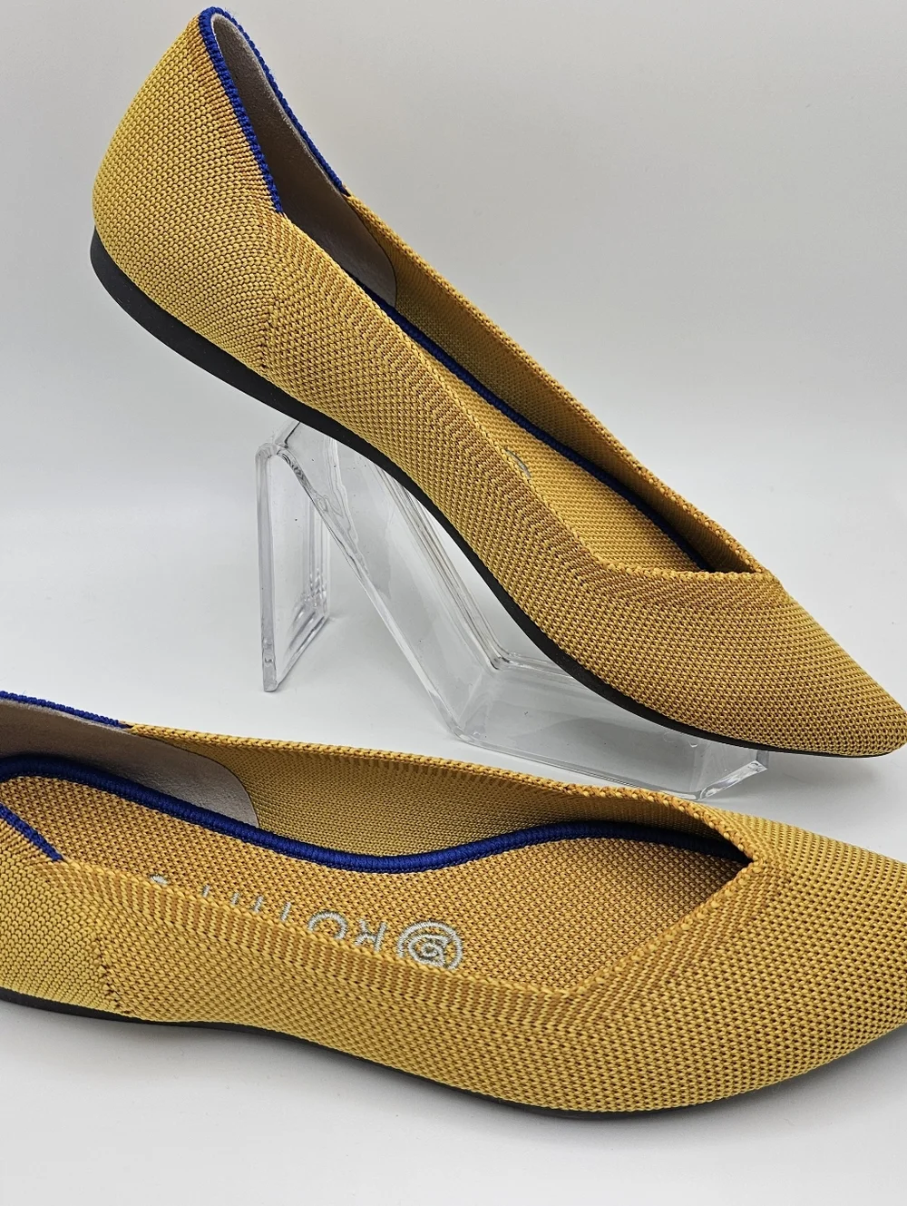 NIB Rothy's Points In Marigold Size 7.5 - Picture 2 of 7